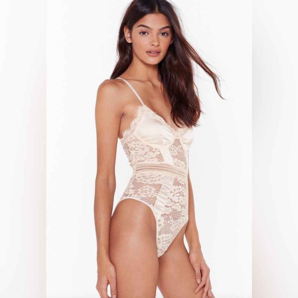 Nasty Gal Women’s You Haven’t Seen The Lace Of Me Bodysuit *Beige*